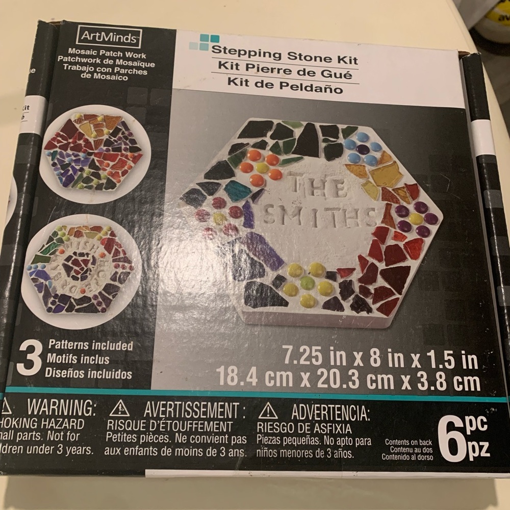 New ArtMinds Stepping Stone Kit with Mosaic Patterns